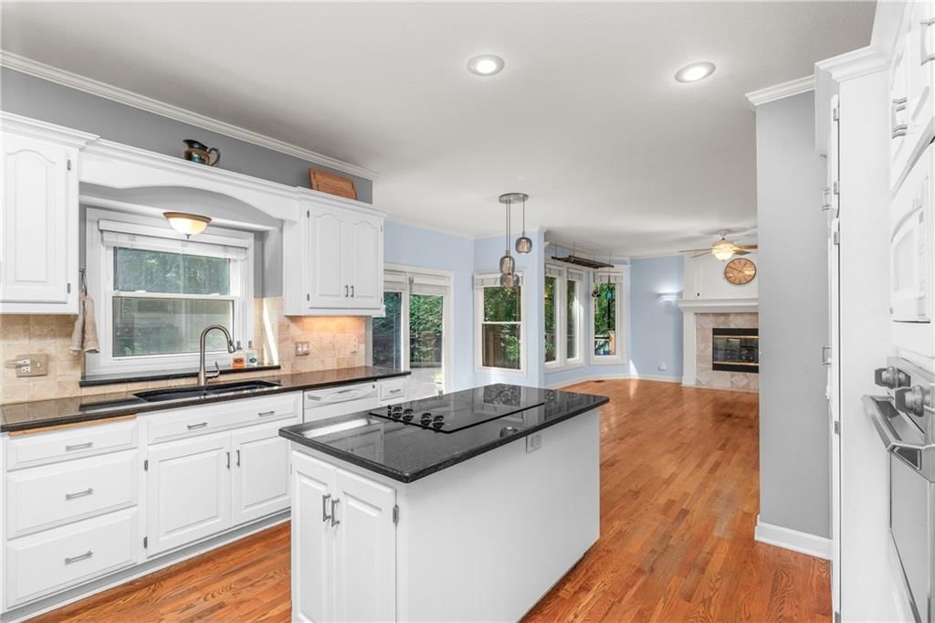 Photo 15 of 41 - 809 SW Springwater Lane