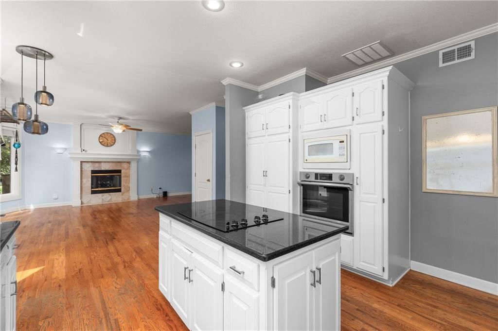 Photo 16 of 41 - 809 SW Springwater Lane