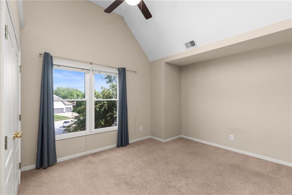 Photo 24 of 41 - 809 SW Springwater Lane
