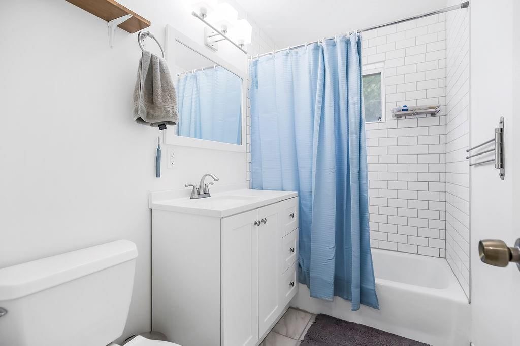 Photo 16 of 23 - 7709 NE 53rd Street