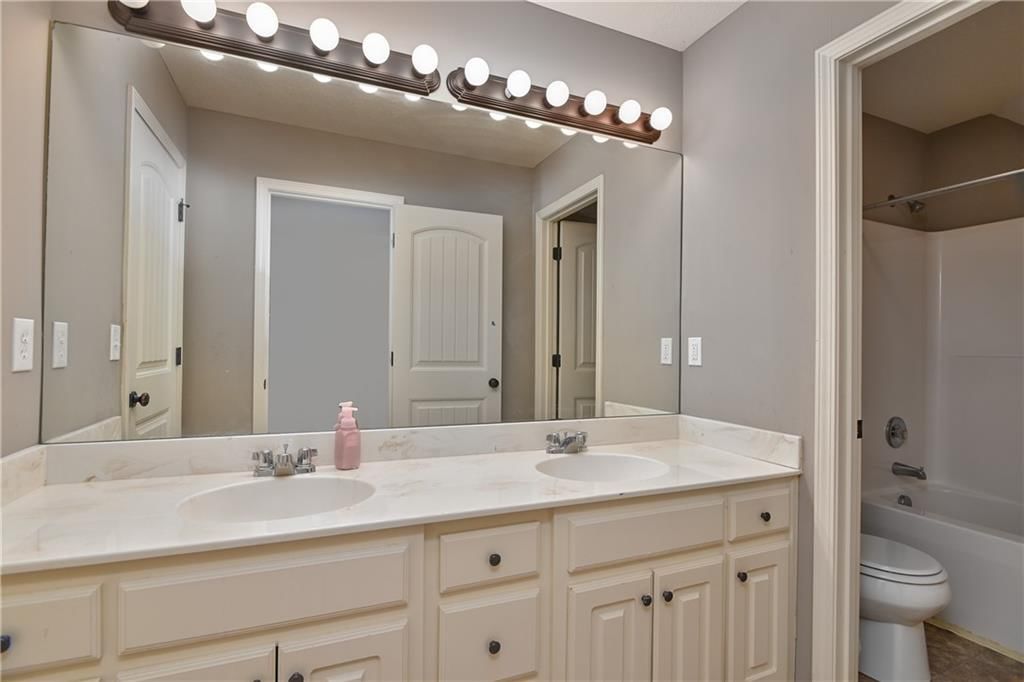 2427 W Fredrickson Drive — photo 19