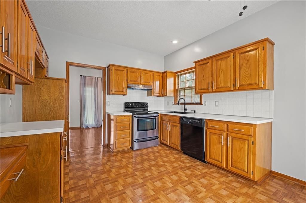 11924 Grandview Street — photo 10