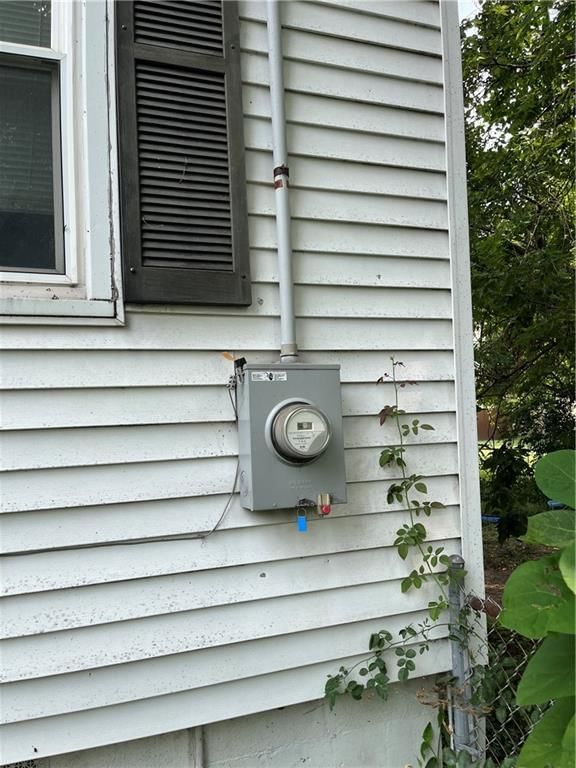 Photo 5 of 11 - 905 W Linden Avenue