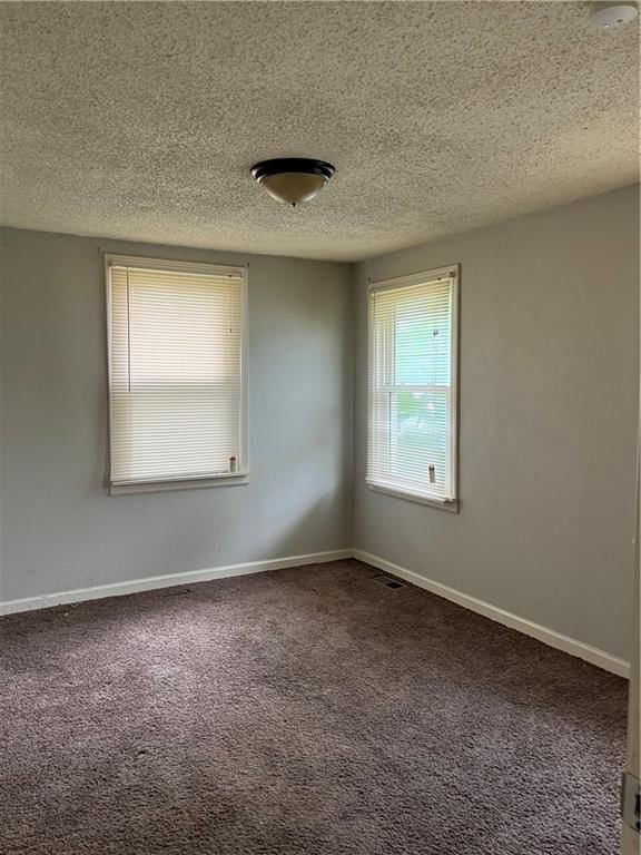 Photo 6 of 11 - 905 W Linden Avenue