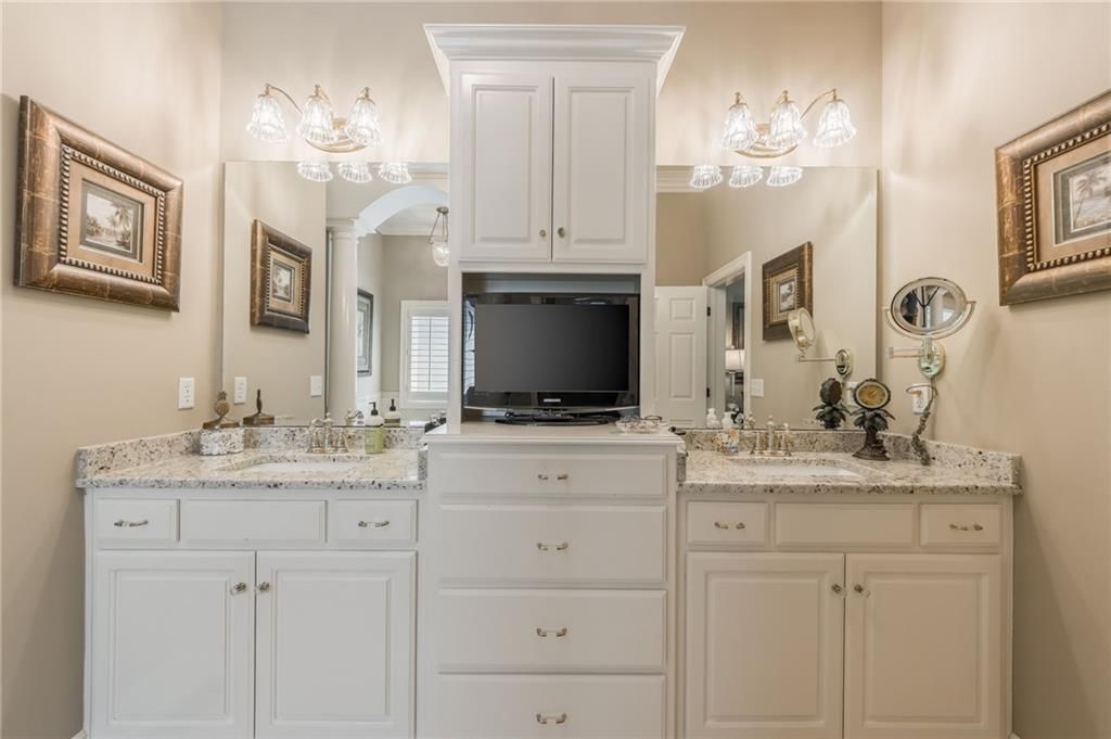 8211 NW High Point Drive — photo 28