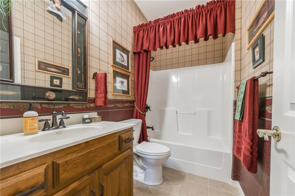 8211 NW High Point Drive — photo 40