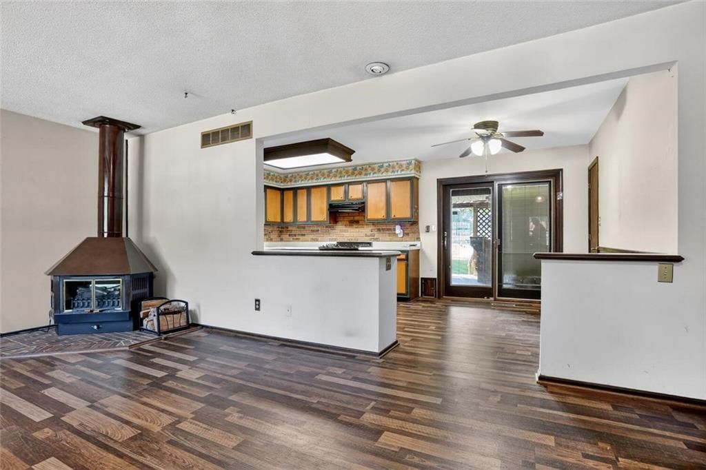 Photo 4 of 40 - 519 Trevis Avenue