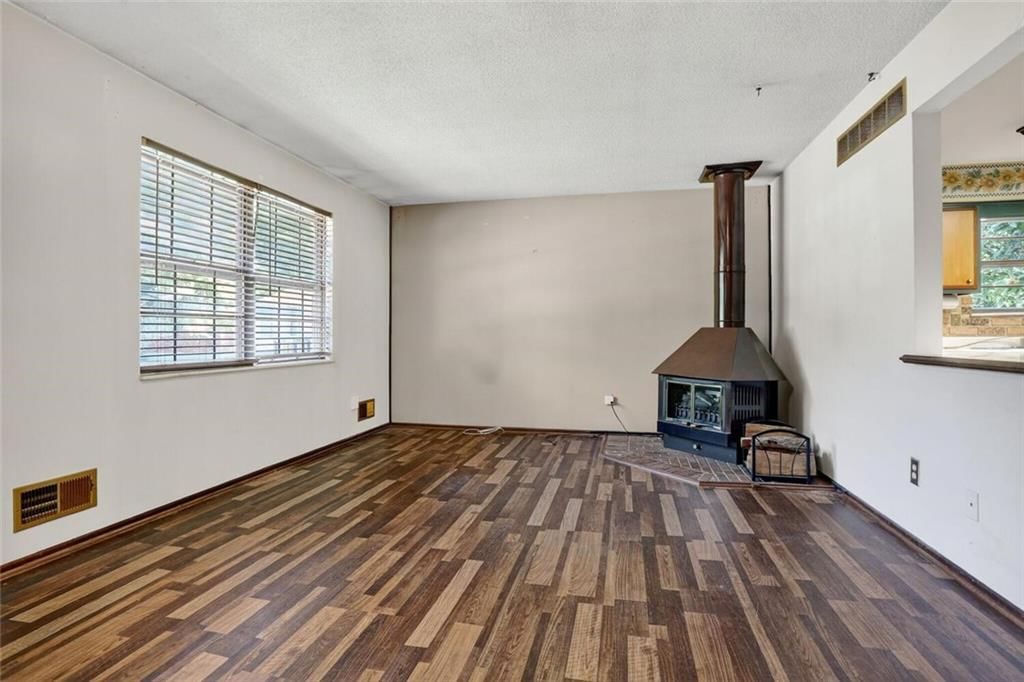 Photo 5 of 40 - 519 Trevis Avenue