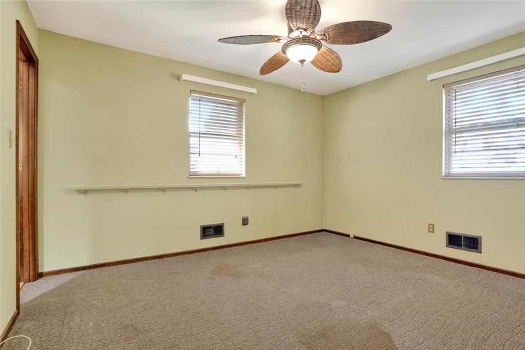 Photo 10 of 40 - 519 Trevis Avenue