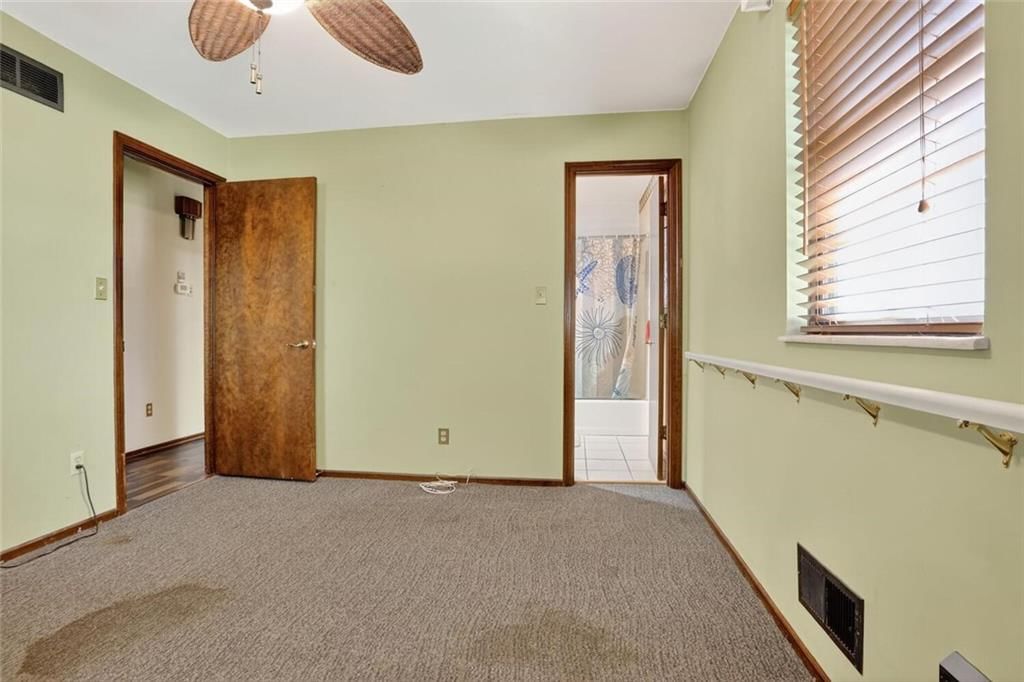 Photo 11 of 40 - 519 Trevis Avenue