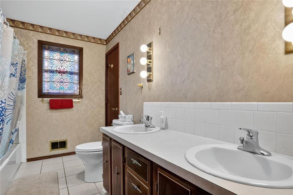 Photo 12 of 40 - 519 Trevis Avenue
