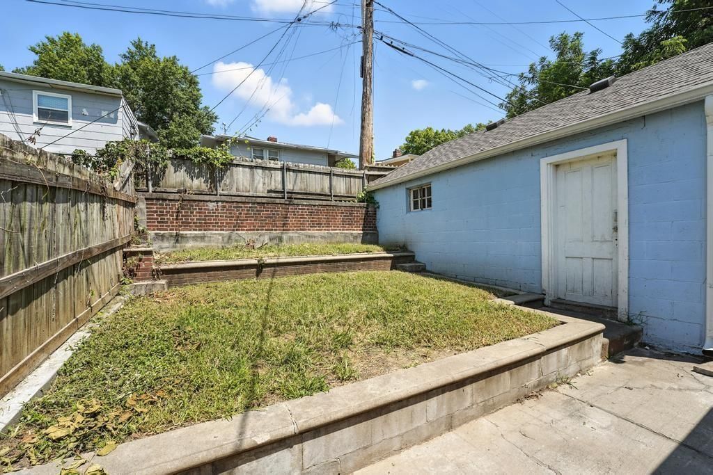 Photo 32 of 48 - 5202 Saida Avenue