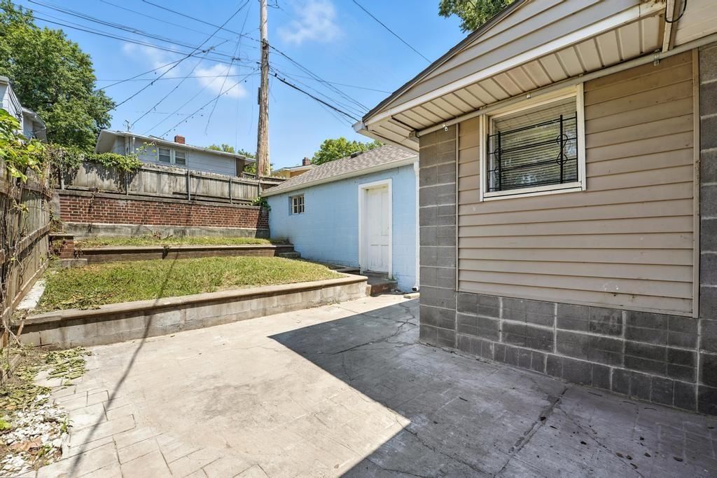 Photo 36 of 48 - 5202 Saida Avenue