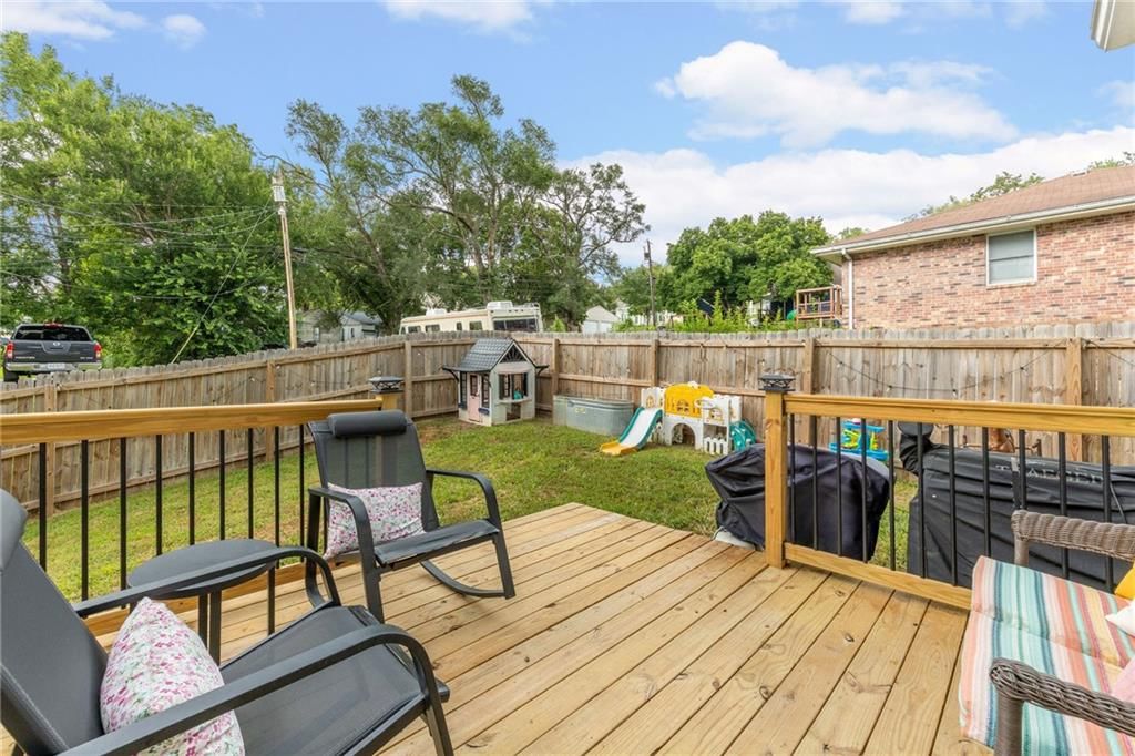 Photo 9 of 37 - 304 Paxton Street