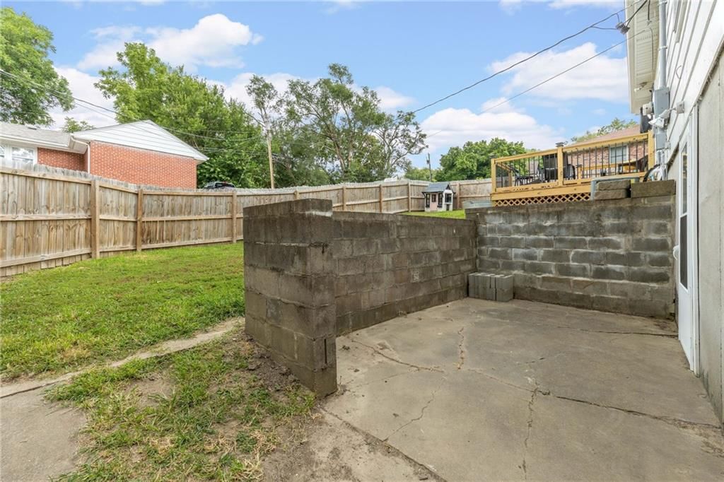 Photo 10 of 37 - 304 Paxton Street