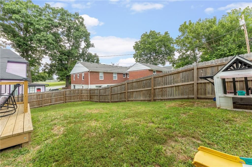 Photo 13 of 37 - 304 Paxton Street