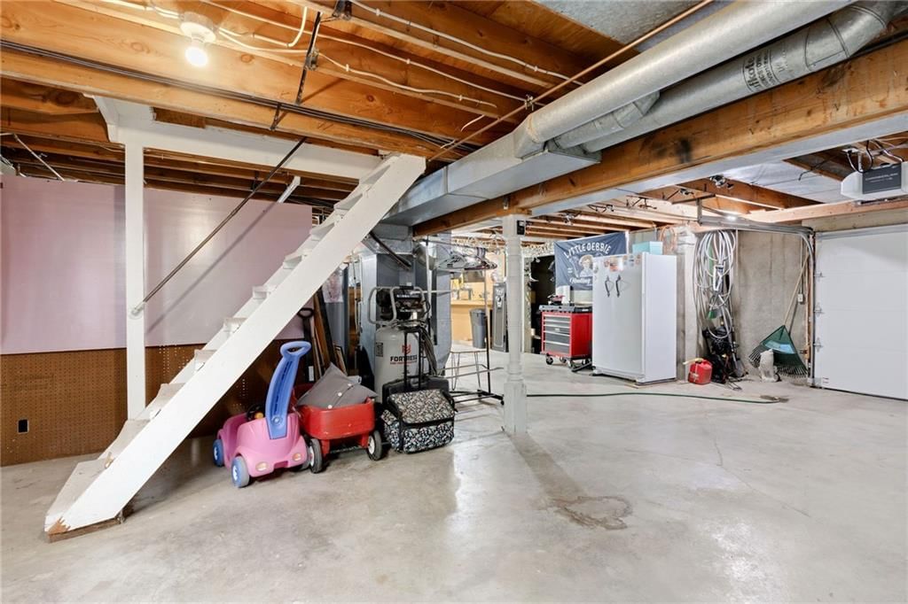 Photo 33 of 37 - 304 Paxton Street
