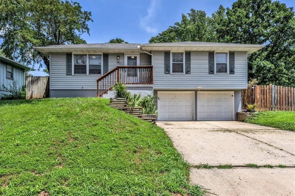Photo 1 of 30 - 1925 S LESLIE Drive