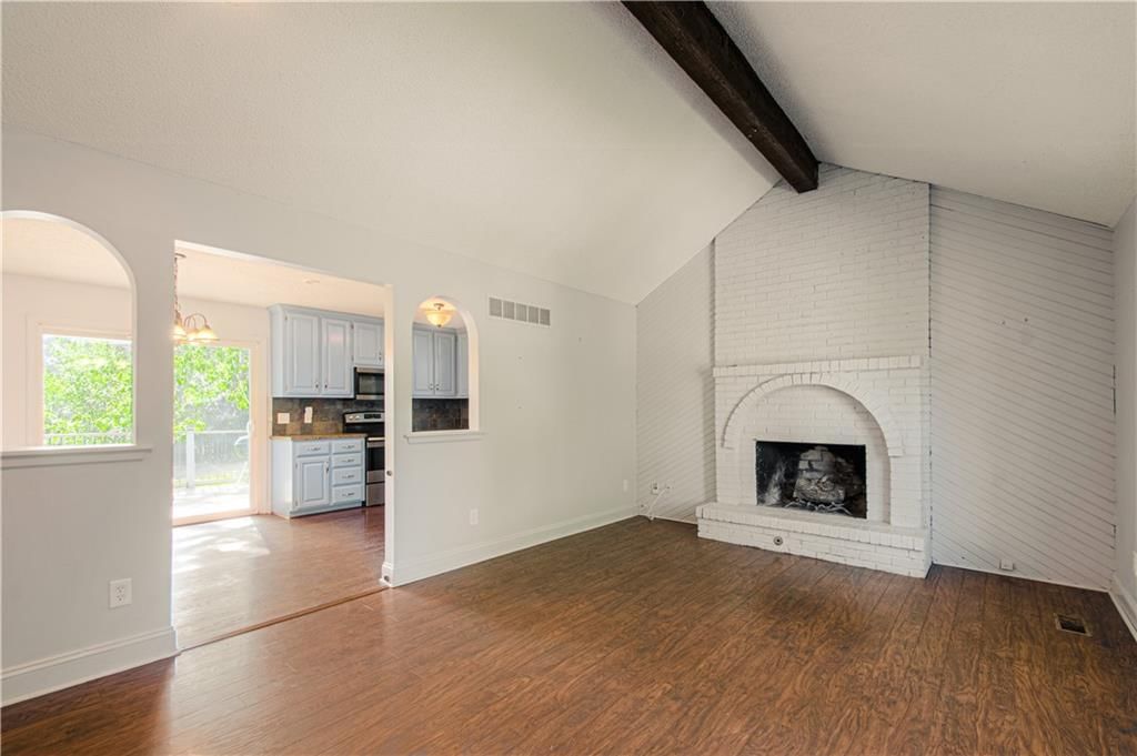 Photo 4 of 25 - 3131 S 47th Terrace