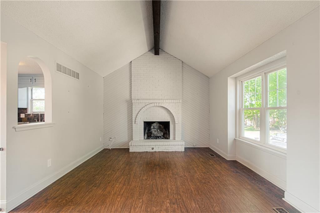 Photo 5 of 25 - 3131 S 47th Terrace