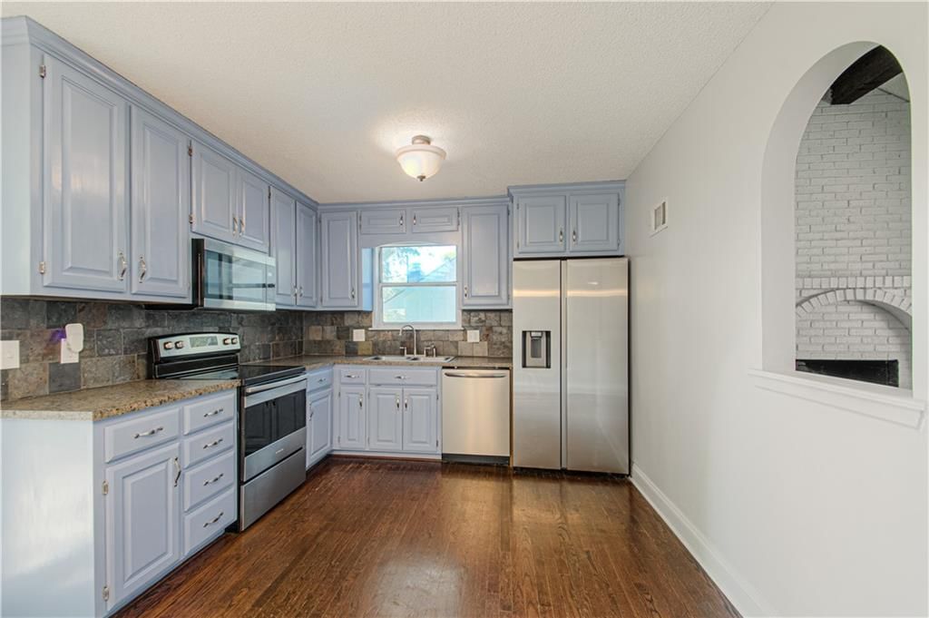 Photo 8 of 25 - 3131 S 47th Terrace