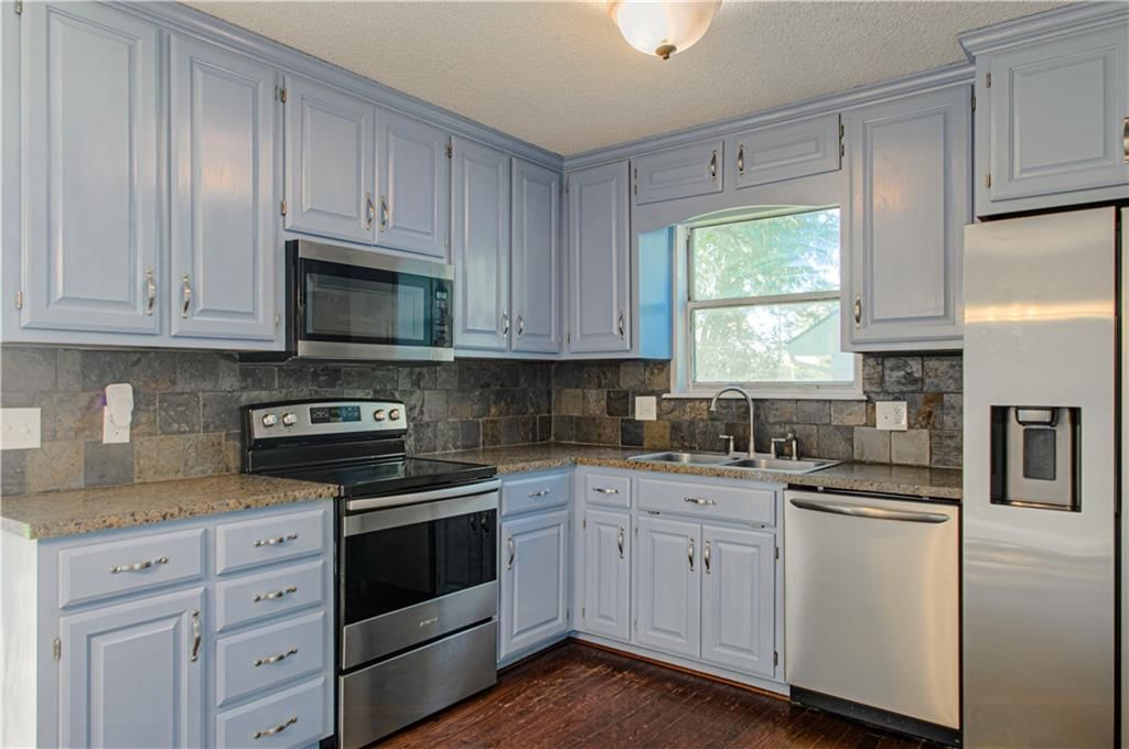 Photo 9 of 25 - 3131 S 47th Terrace