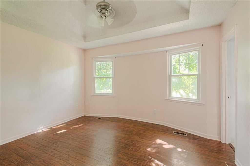 Photo 12 of 25 - 3131 S 47th Terrace