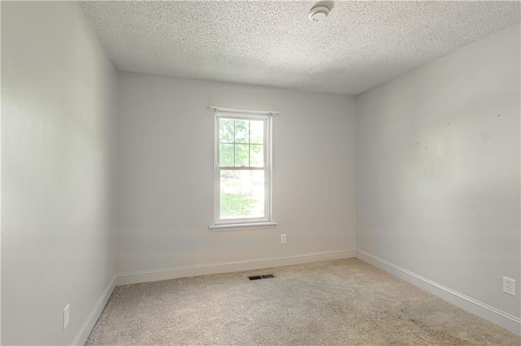 Photo 15 of 25 - 3131 S 47th Terrace