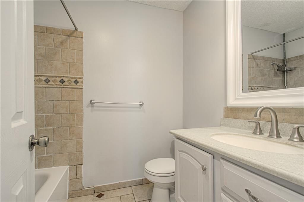 Photo 17 of 25 - 3131 S 47th Terrace