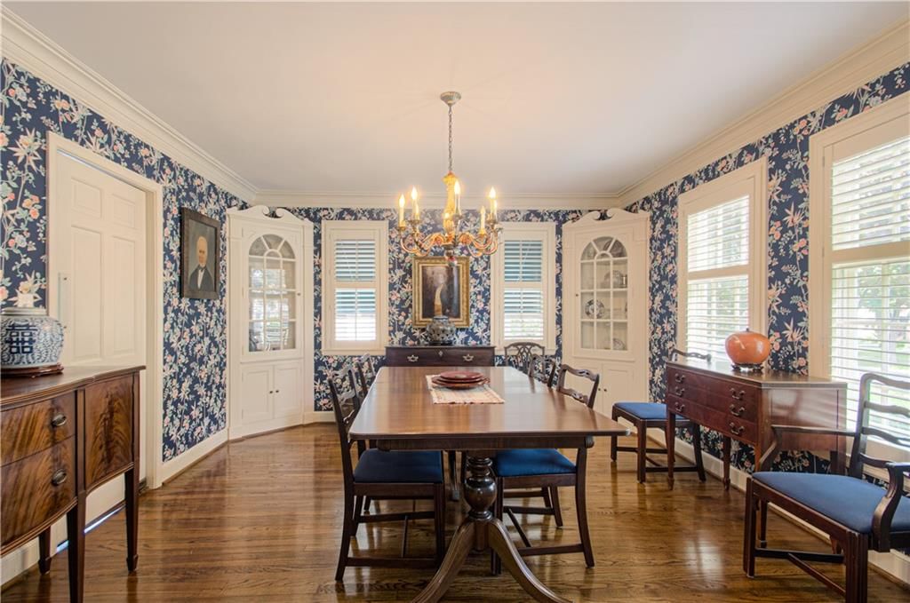 Photo 5 of 46 - 619 W 67th Terrace