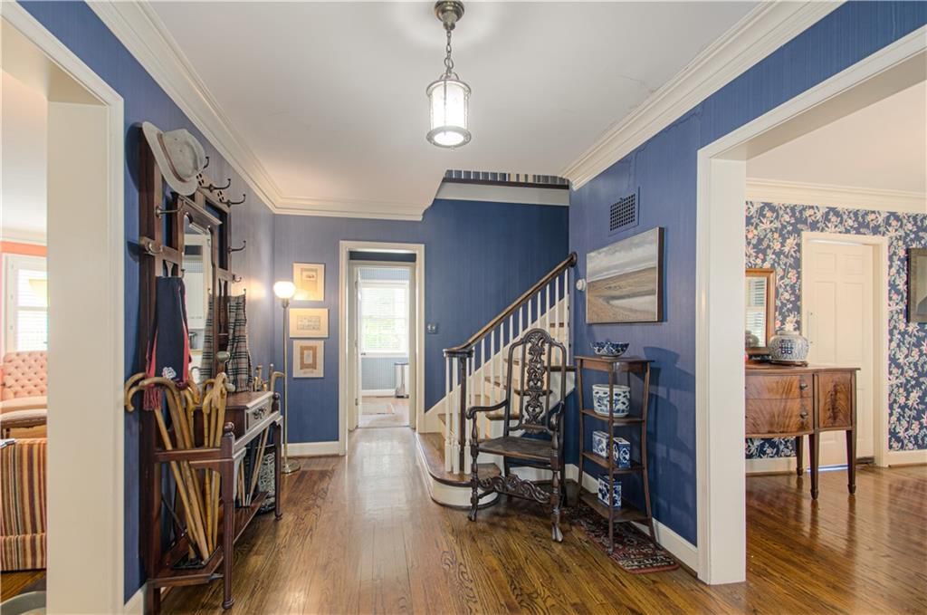Photo 6 of 46 - 619 W 67th Terrace