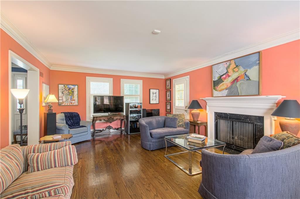 Photo 9 of 46 - 619 W 67th Terrace