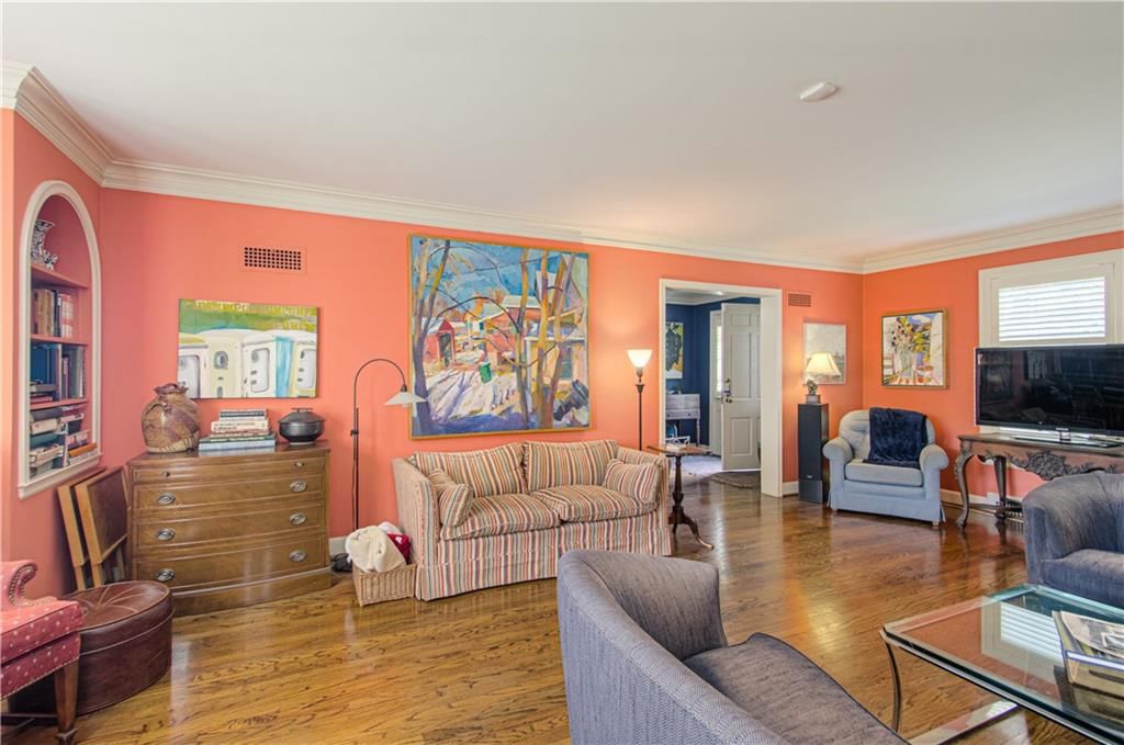 Photo 10 of 46 - 619 W 67th Terrace