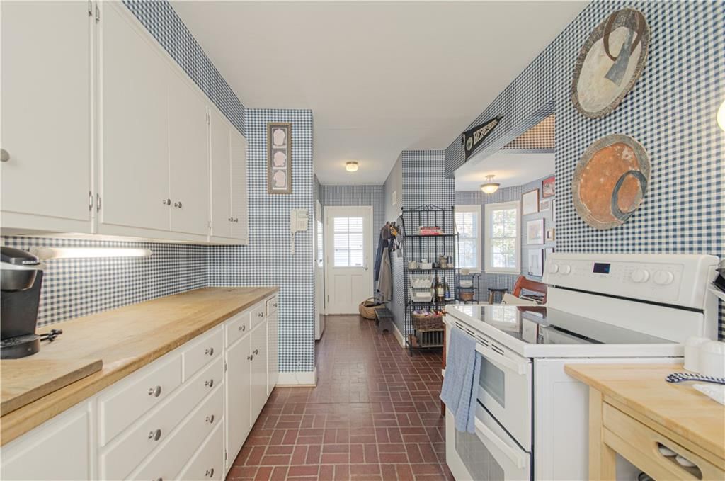 Photo 14 of 46 - 619 W 67th Terrace