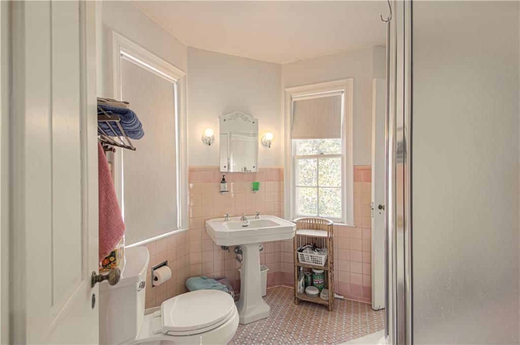 Photo 28 of 46 - 619 W 67th Terrace