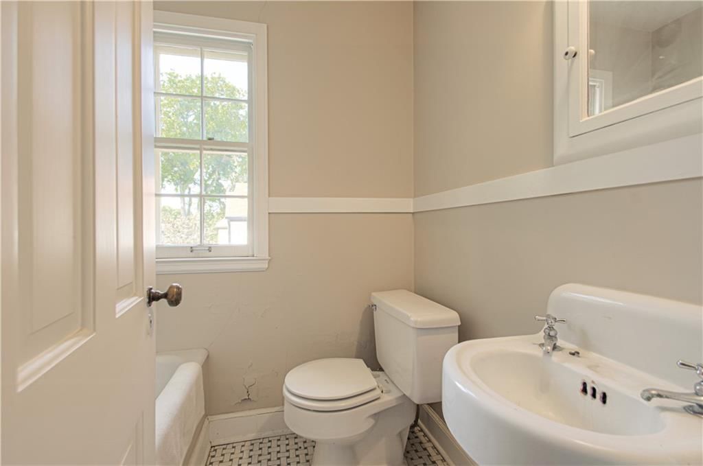Photo 31 of 46 - 619 W 67th Terrace