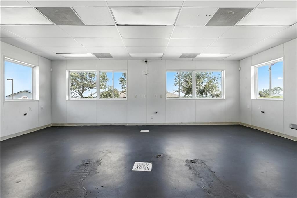 700 N Country Avenue — photo 8