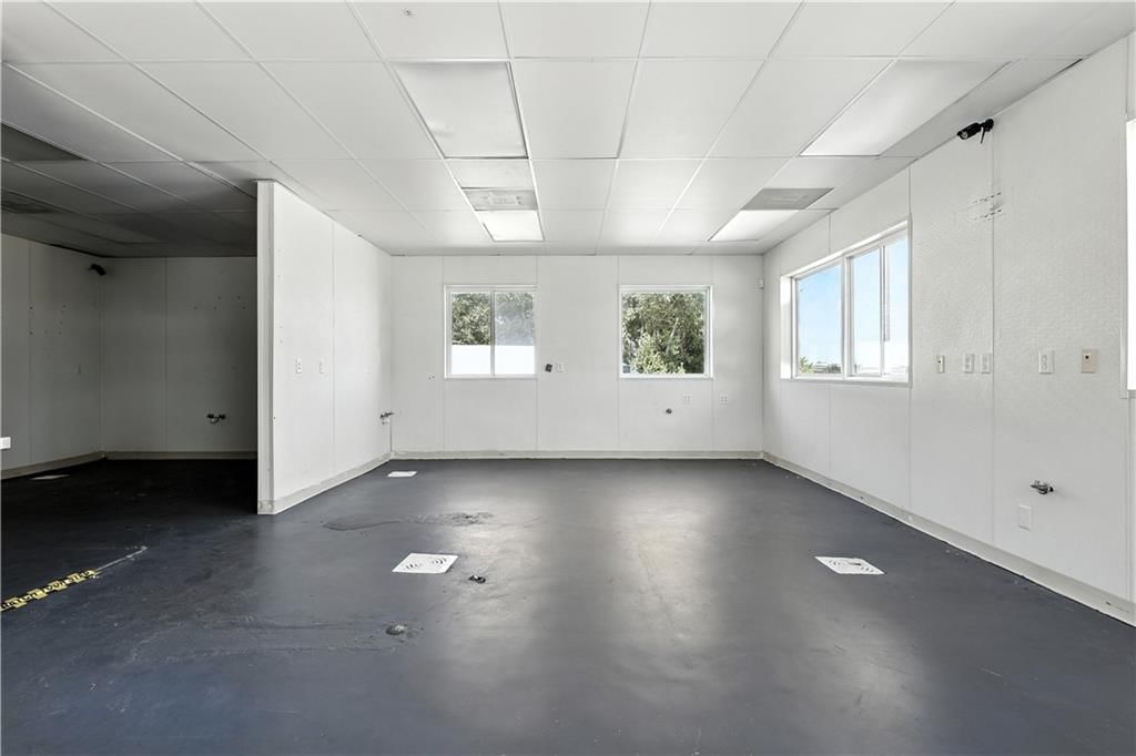 700 N Country Avenue — photo 9