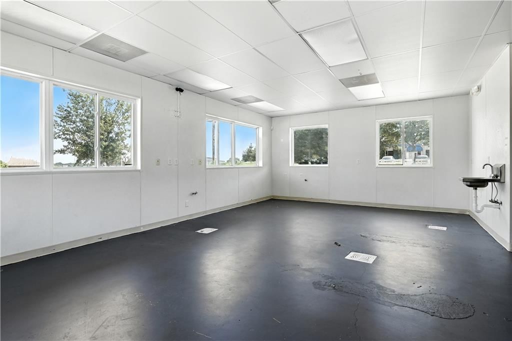 700 N Country Avenue — photo 10