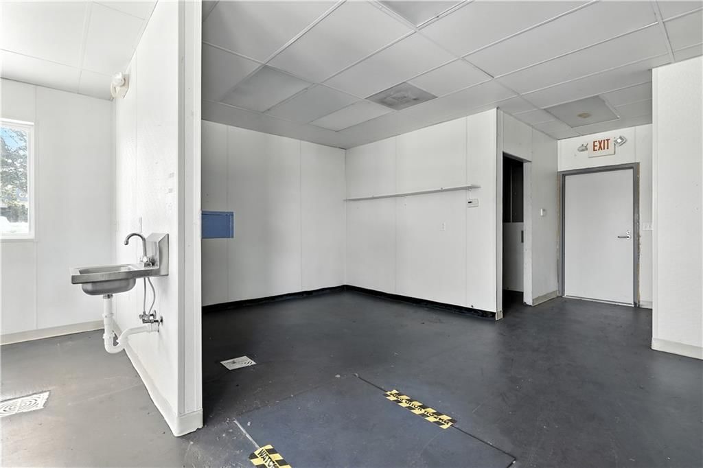 700 N Country Avenue — photo 11