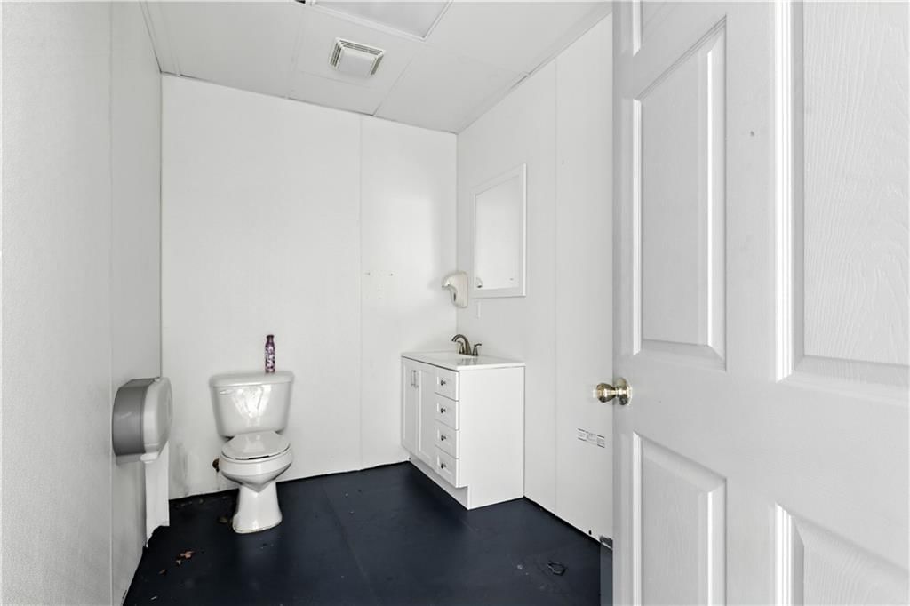 700 N Country Avenue — photo 14