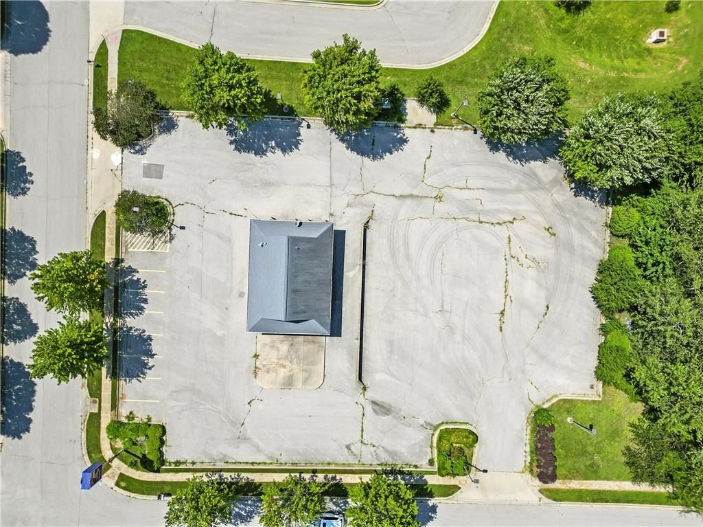700 N Country Avenue — photo 16