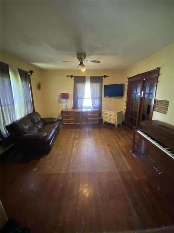Photo 7 of 7 - 321 N 3rd Street