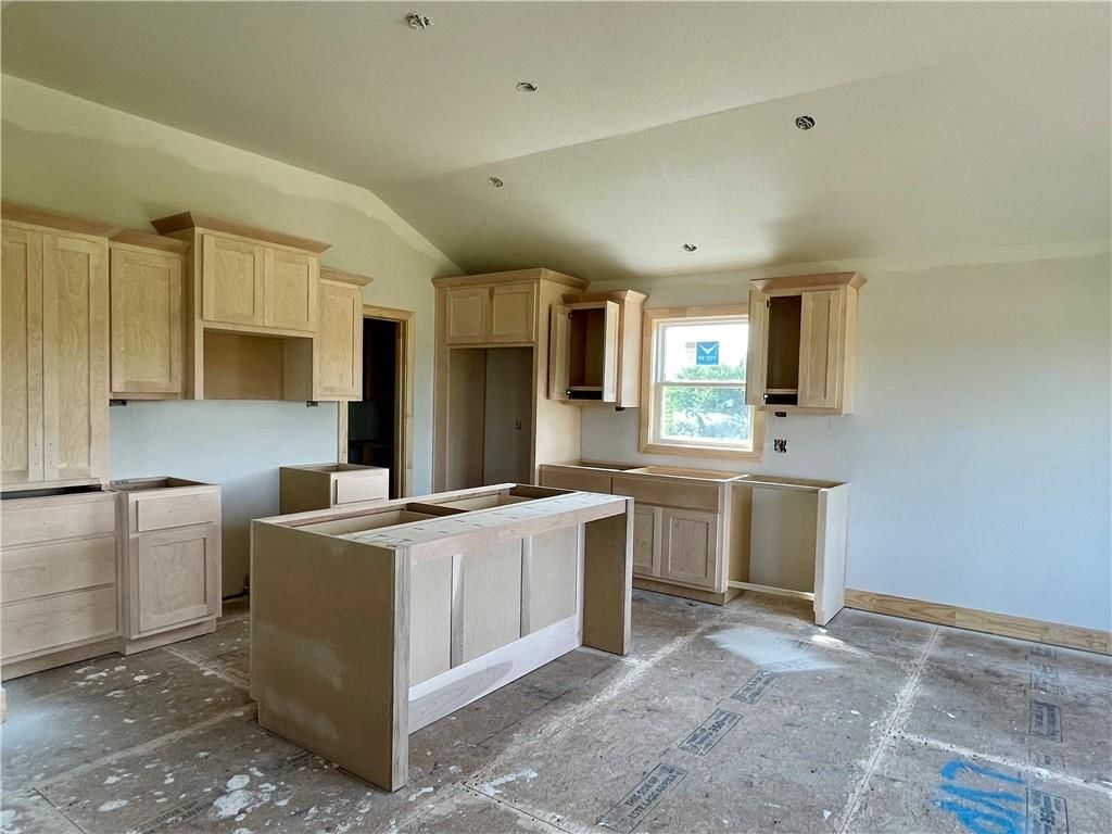 12146 N Tracy Avenue — photo 3