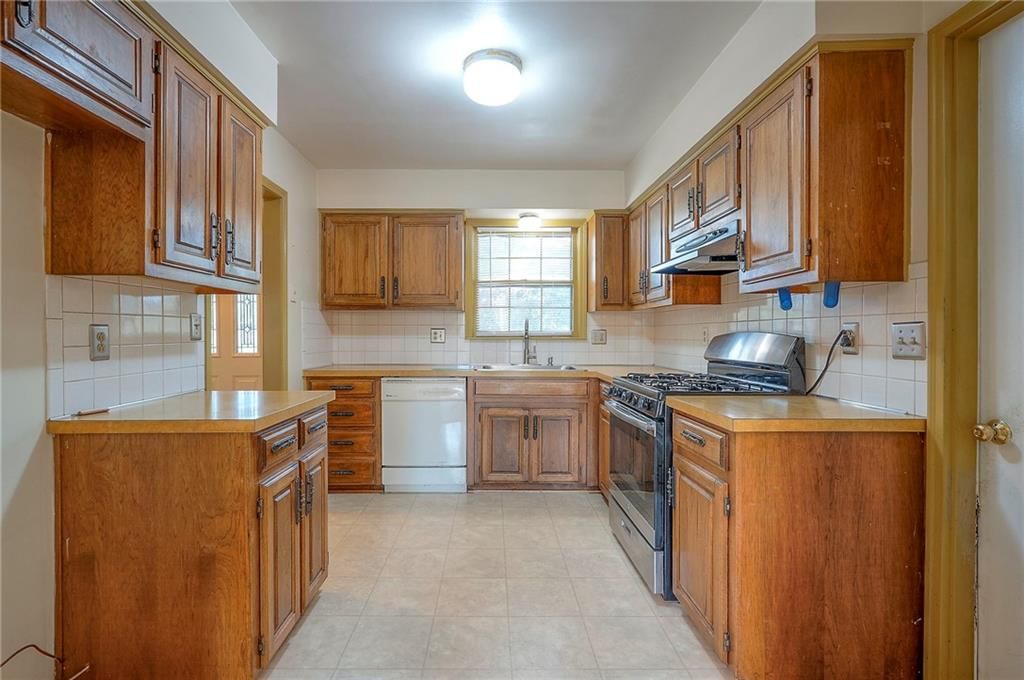 13303 Bennington Avenue — photo 16