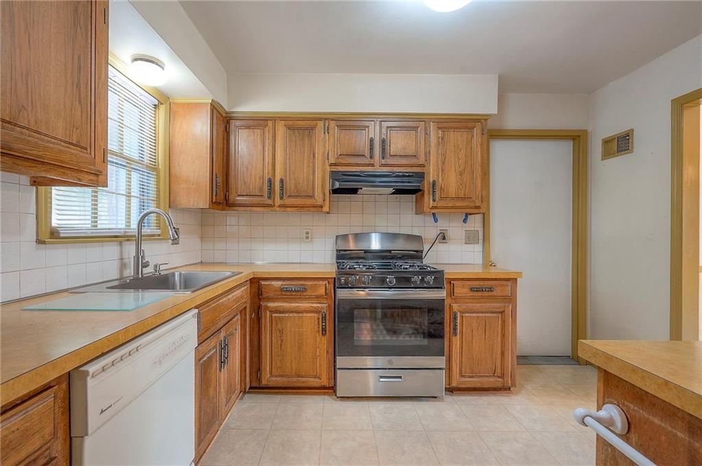 13303 Bennington Avenue — photo 17