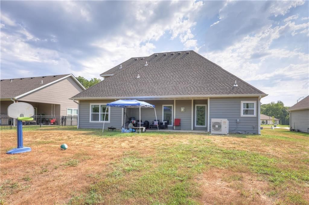 1824 Silverback Way — photo 3