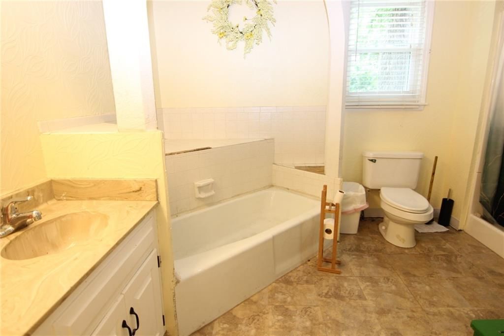 Photo 20 of 42 - 13415 W 66th Terrace