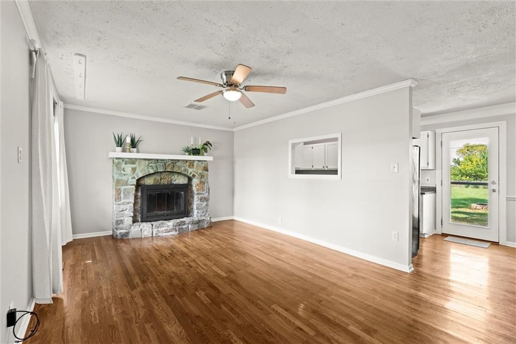 Photo 5 of 38 - 18612 W 319th Street