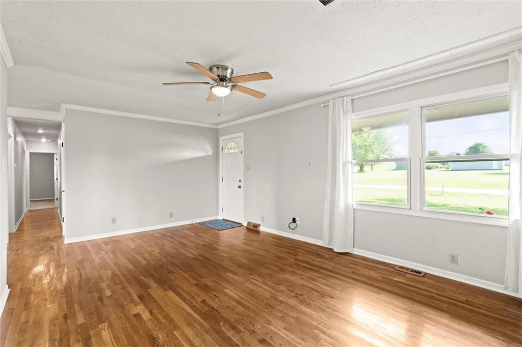 Photo 9 of 38 - 18612 W 319th Street